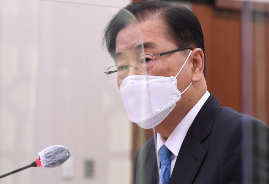 정의용 외교부 장관 후보자가 5일 국회 외교통일위원회에서 열린 인사청문회에서 답변하는 모습. 연합뉴스.